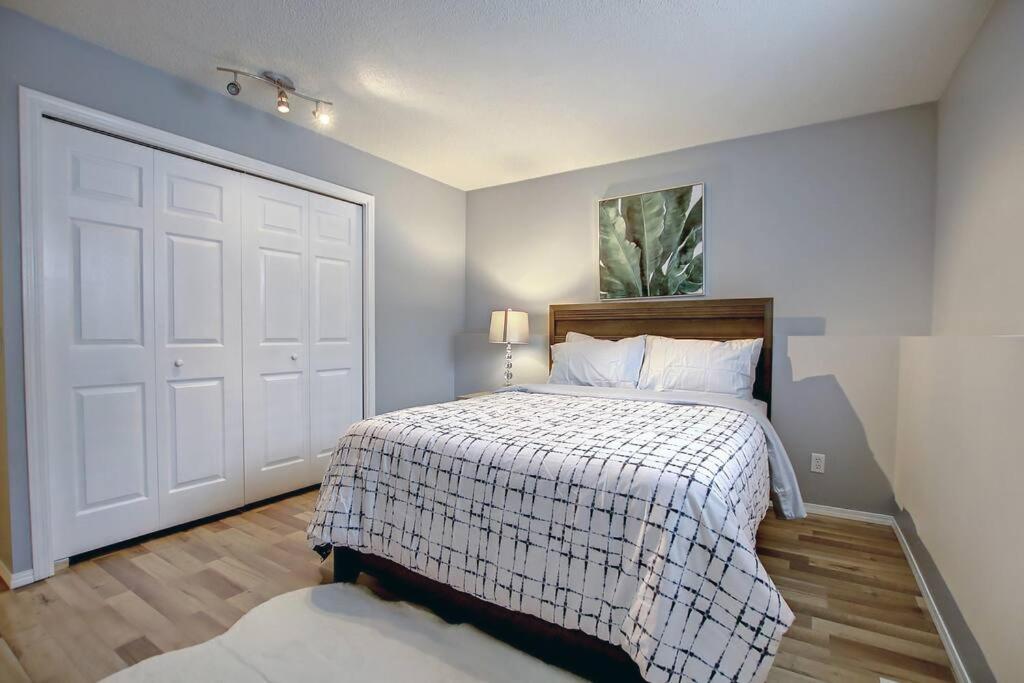 LOVELY 6BDR HOME, 3BTHS, AC, SLEEPS 12, MINS TO DT