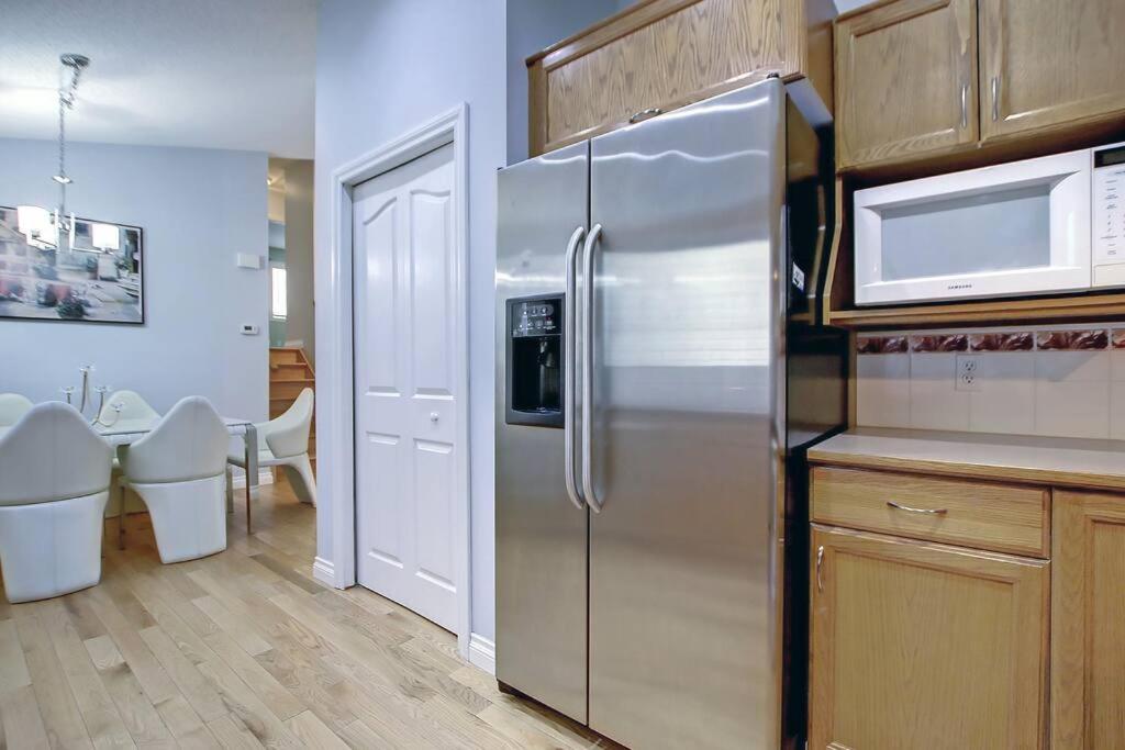 LOVELY 6BDR HOME, 3BTHS, AC, SLEEPS 12, MINS TO DT