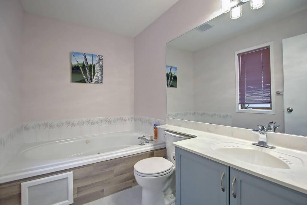 LOVELY 6BDR HOME, 3BTHS, AC, SLEEPS 12, MINS TO DT