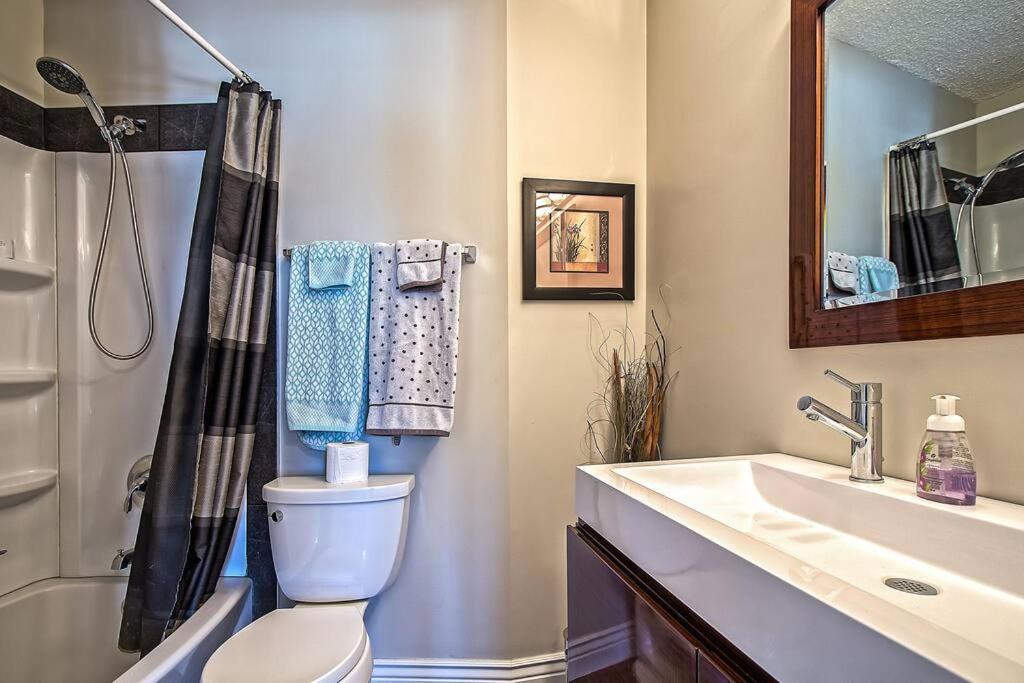 Lovely 6Beds 4Baths AC Mins to DT Airport and Stores SANDRINGHAM