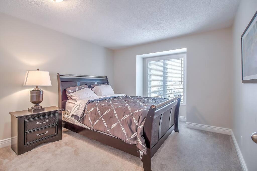 Lovely 6Beds 4Baths AC Mins to DT Airport and Stores SANDRINGHAM