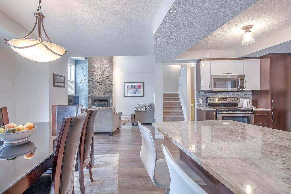 Lovely 6Beds 4Baths AC Mins to DT Airport and Stores SANDRINGHAM