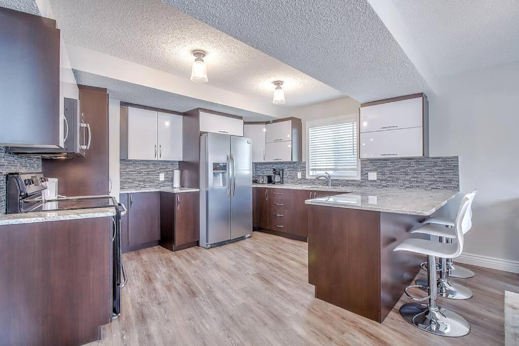 Lovely 6Beds 4Baths AC Mins to DT Airport and Stores SANDRINGHAM