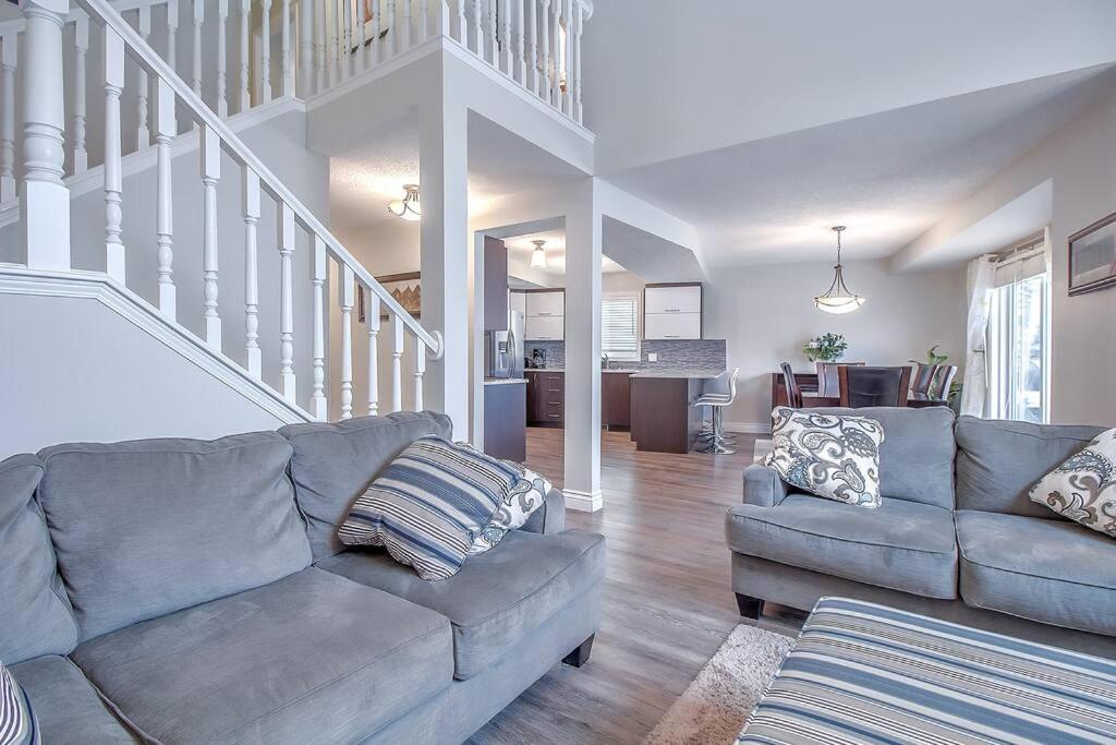 Lovely 6Beds 4Baths AC Mins to DT Airport and Stores SANDRINGHAM