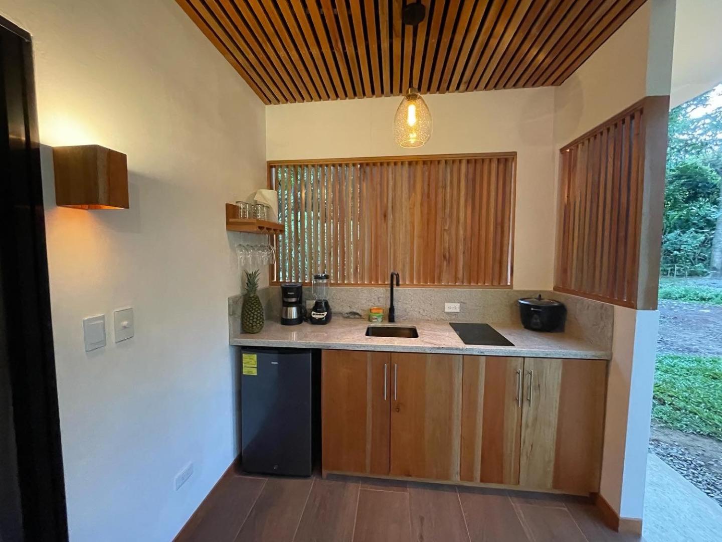 Caribbean Irie - charming, luxurious bungalow in nature with AC & fiber optic wifi