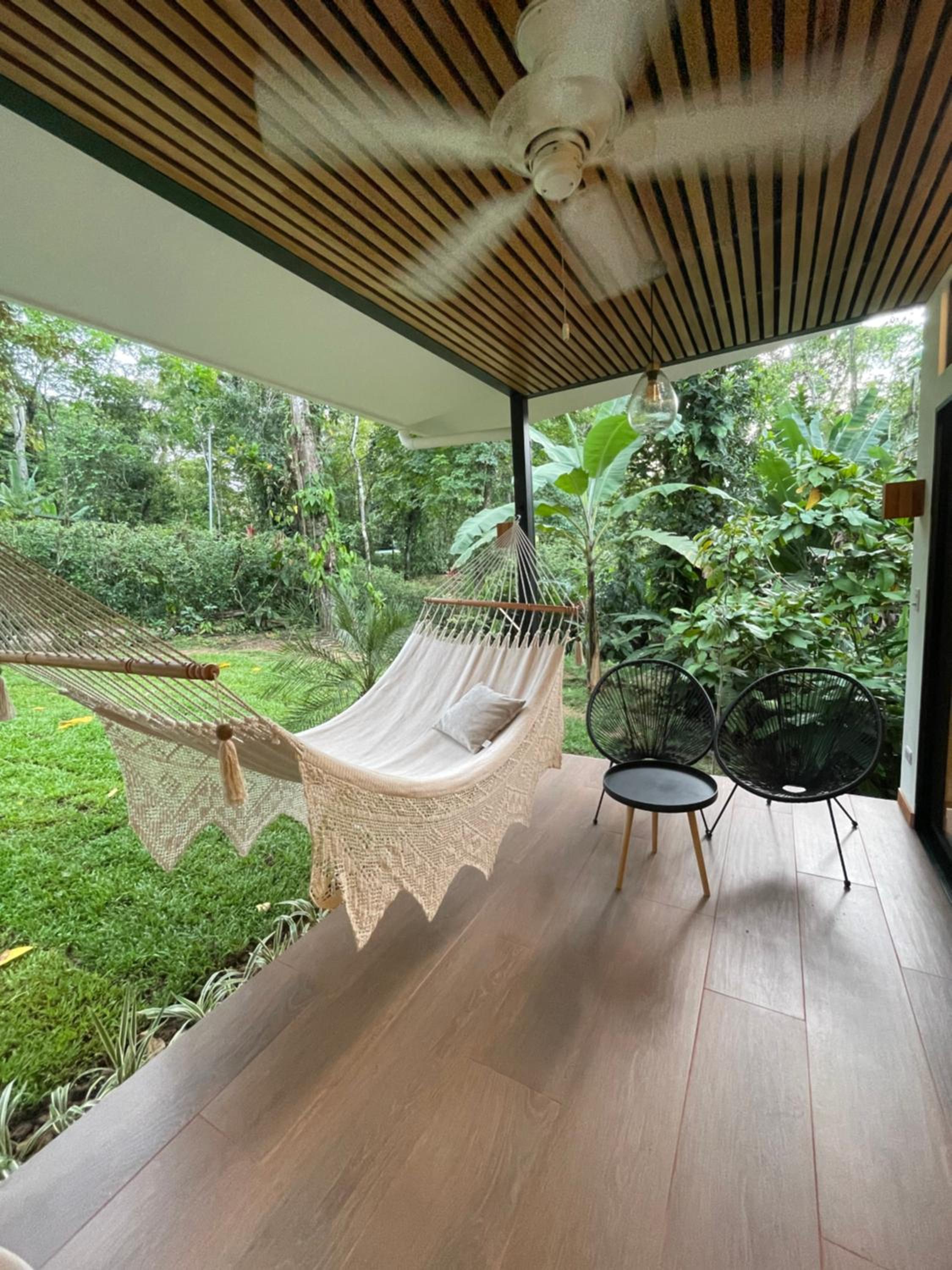 Caribbean Irie - charming, luxurious bungalow in nature with AC & fiber optic wifi
