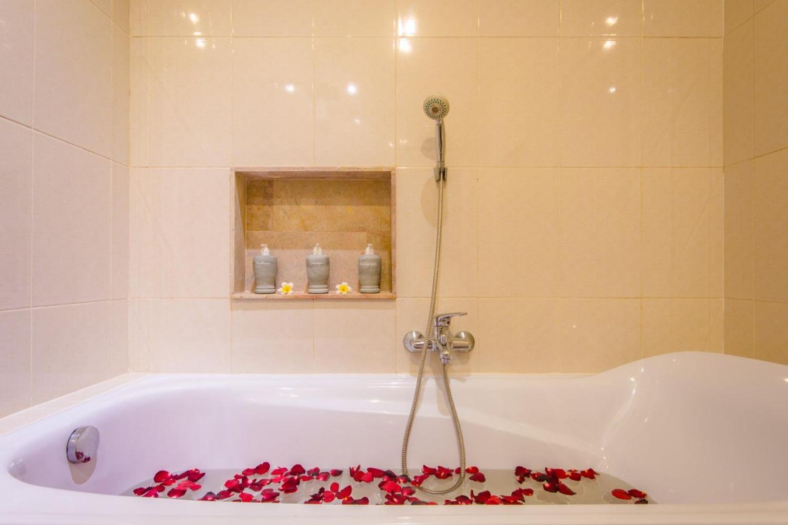 Villa Tepi Sungai - 6BR Luxury Private Pool Villa - Seminyak Sleeps 14 view 3