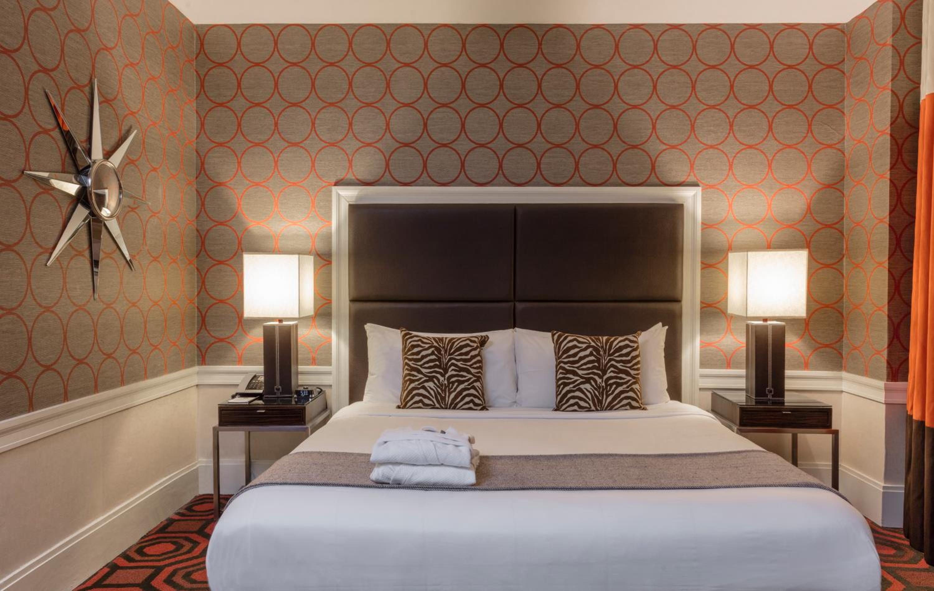 Empire Hotel 25