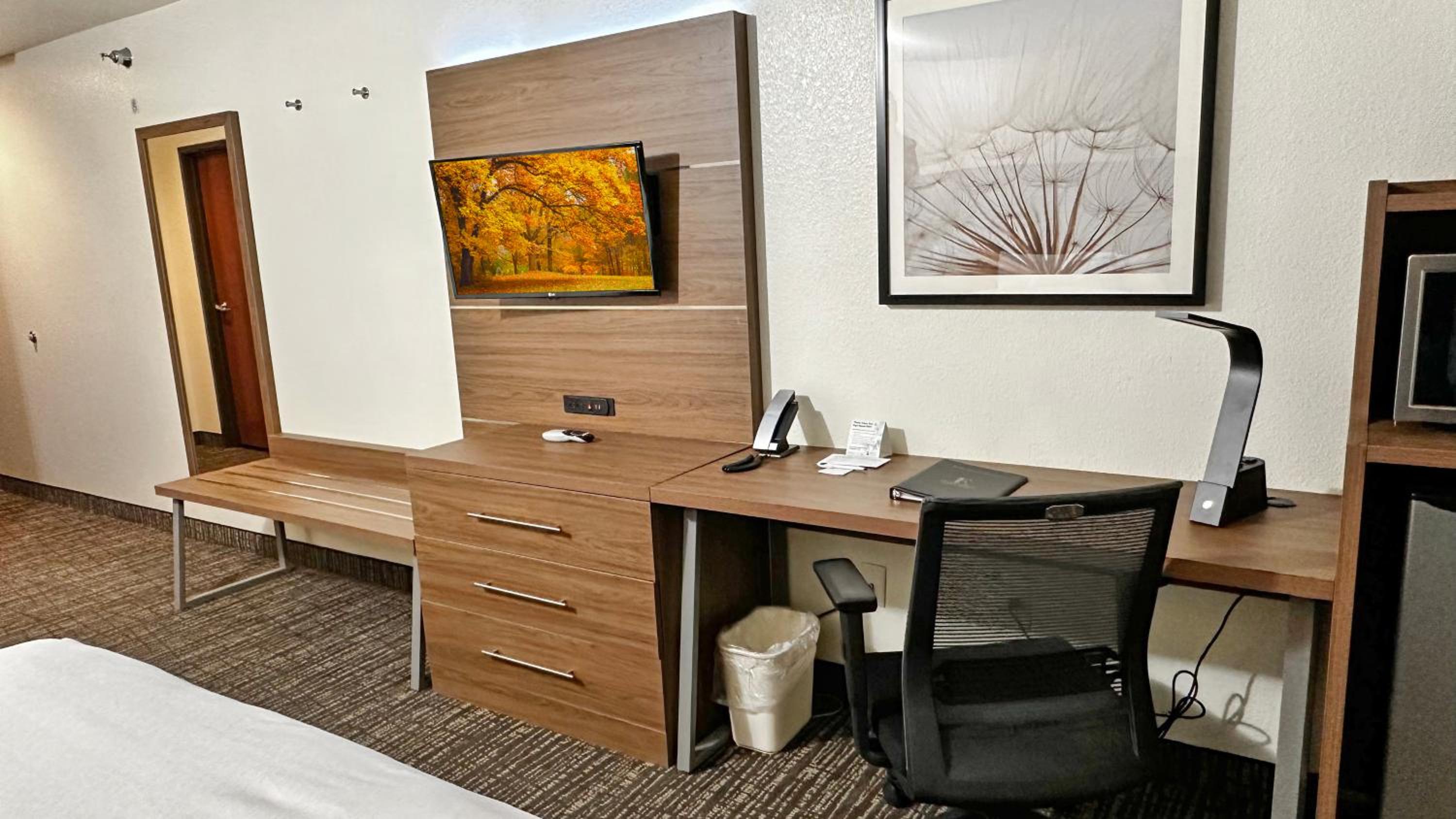 Estherville Hotel & Suites