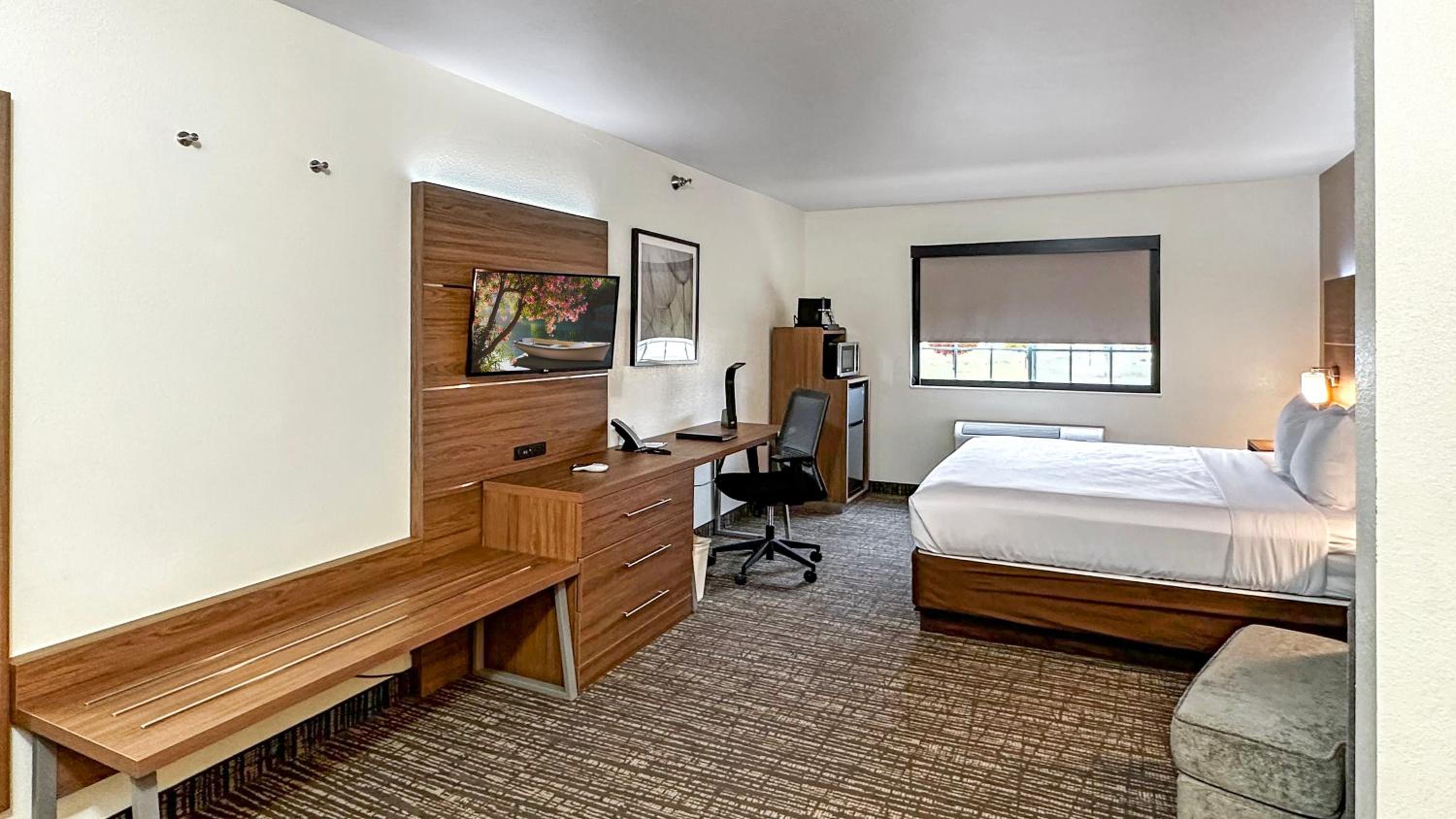 Estherville Hotel & Suites