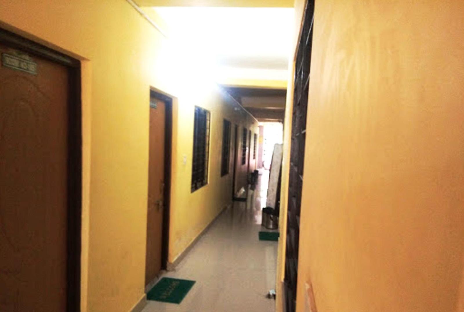 Trinayani Stay - 3 min Walk to Temple view 5