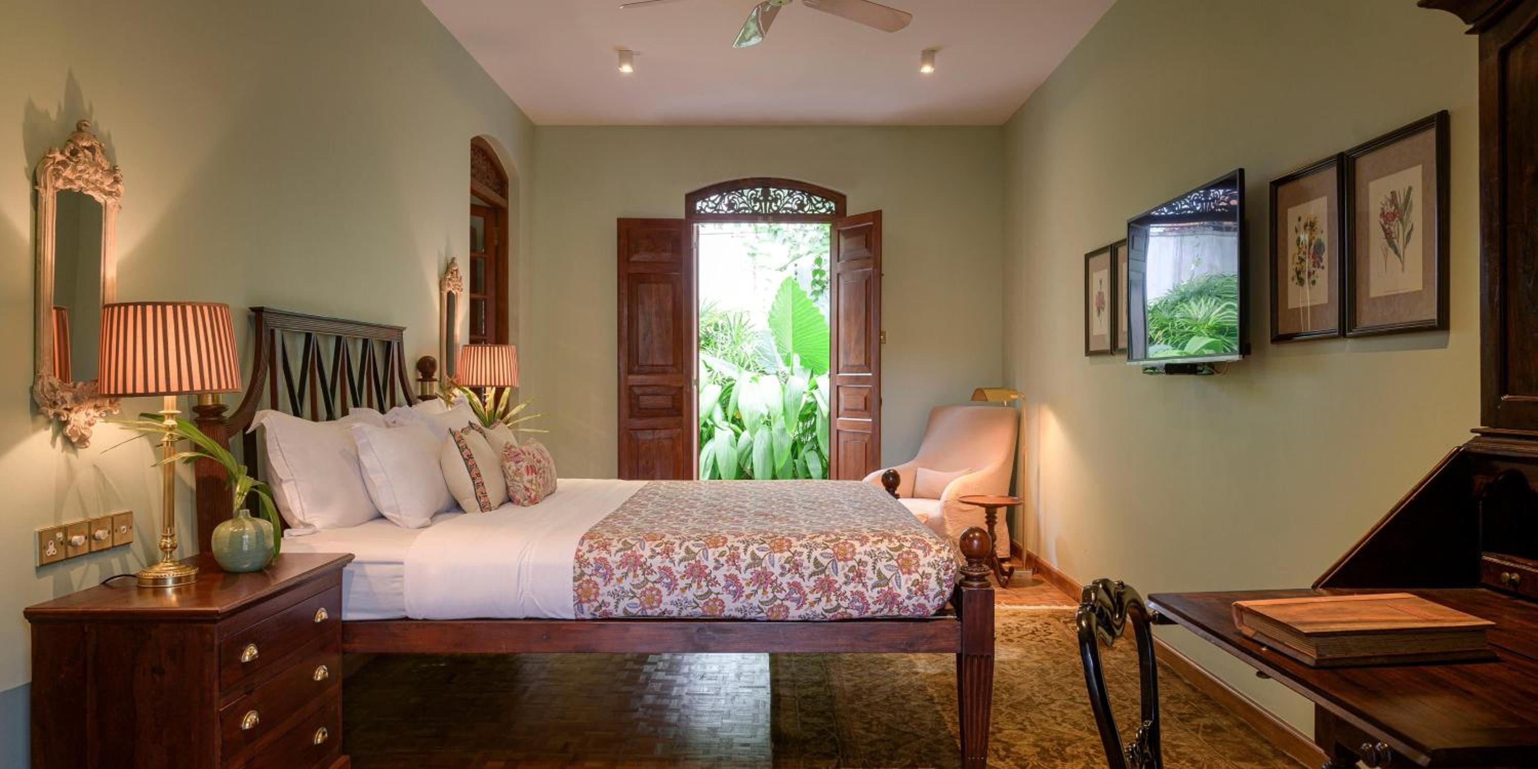 Maniumpathy Hotel