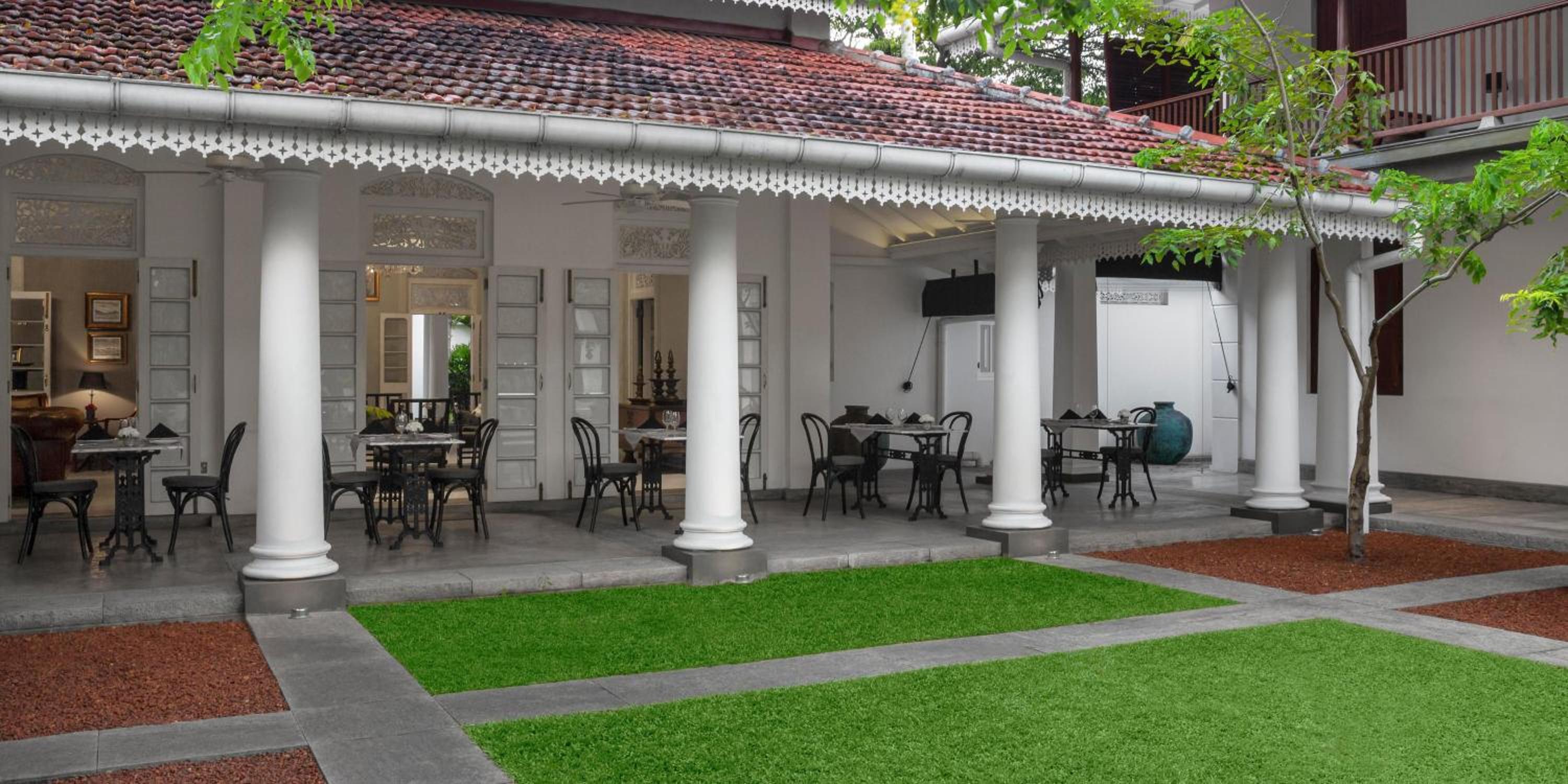 Maniumpathy Hotel