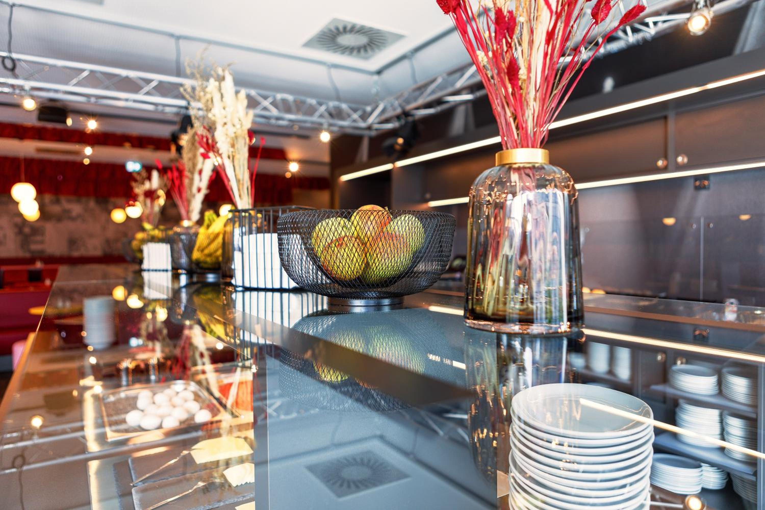 Dresden Vacations - MEININGER Hotel Dresden Zentrum - Property Image 10