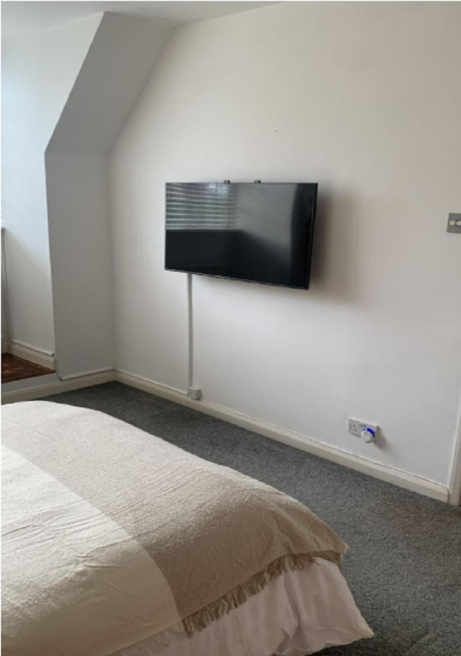 Wandsworth, South London Deluxe King Room 4