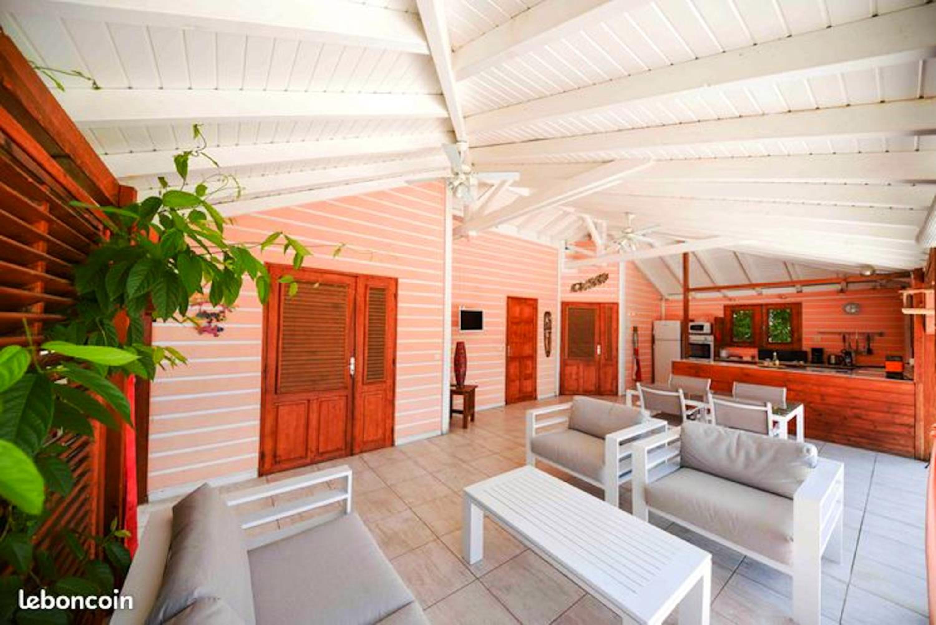 Maison en bord de mer à Pointe-Noire avec piscine partagée view 3