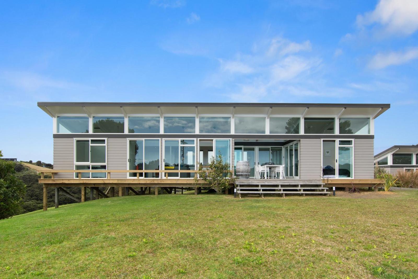 Paroa Bay Chalets - Te Whare Kereru view 2