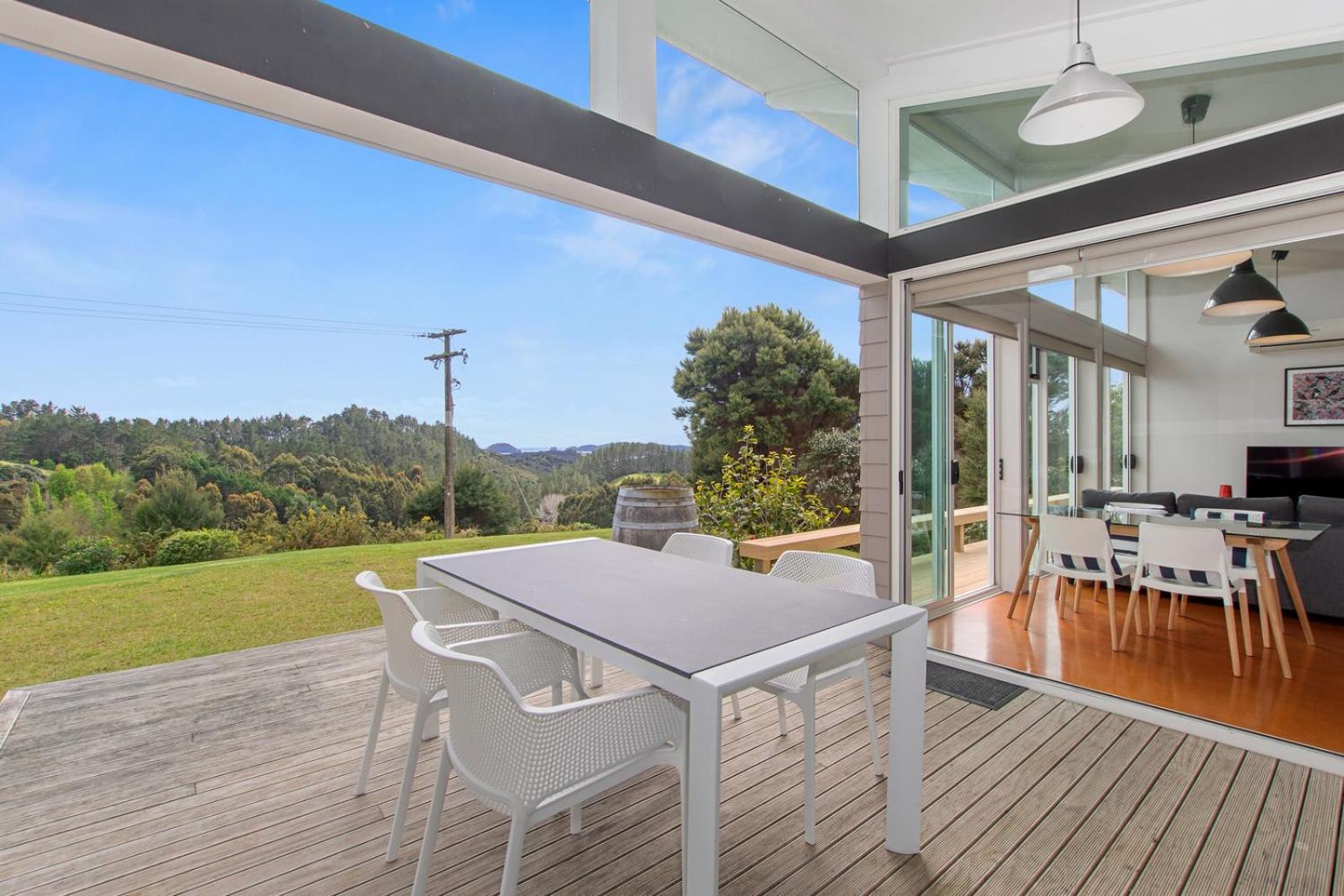 Paroa Bay Chalets - Te Whare Kereru view 4