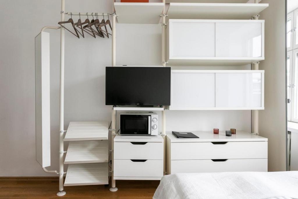 --2ndhomes Top Floor Studio in the Center of Kamppi--