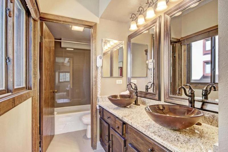 2 Bedroom Ski In, Ski Out Mountain Vacation Rental Located Next To Historic Main Street In Downtown Breckenridge view 3