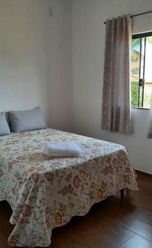 Casa com piscina vista para lago, 03 quartos confortáveis