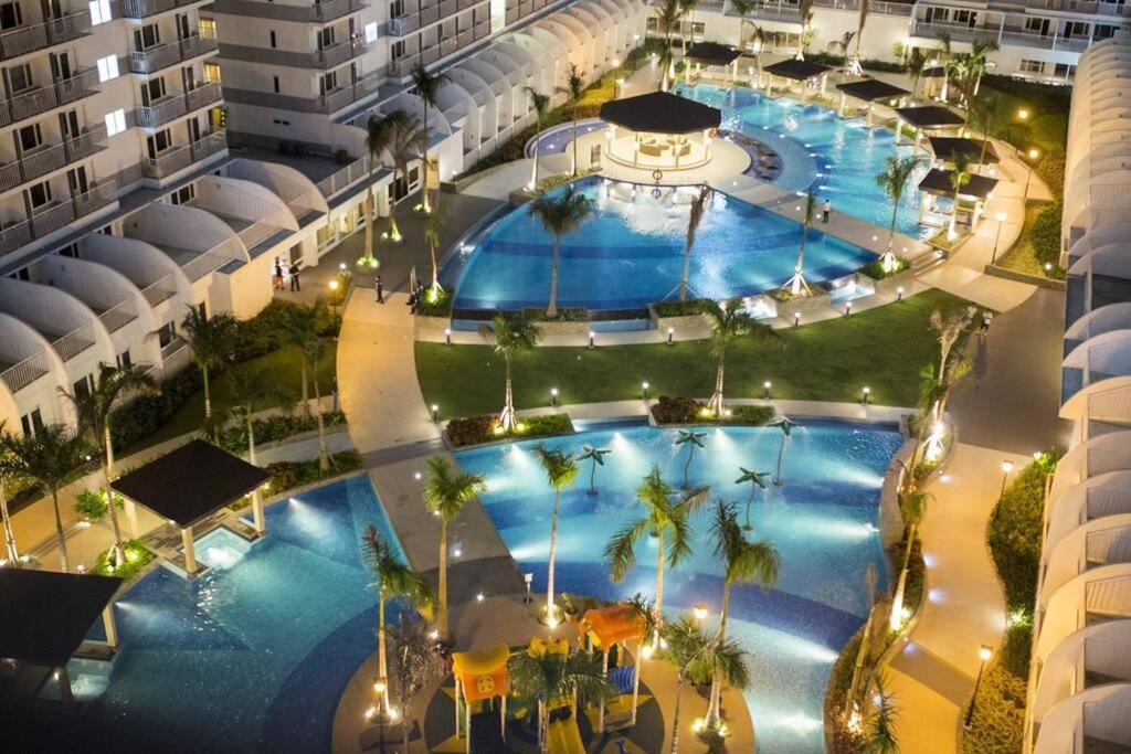 Nice and Simple 1 Bedroom in Shell Residences view 3