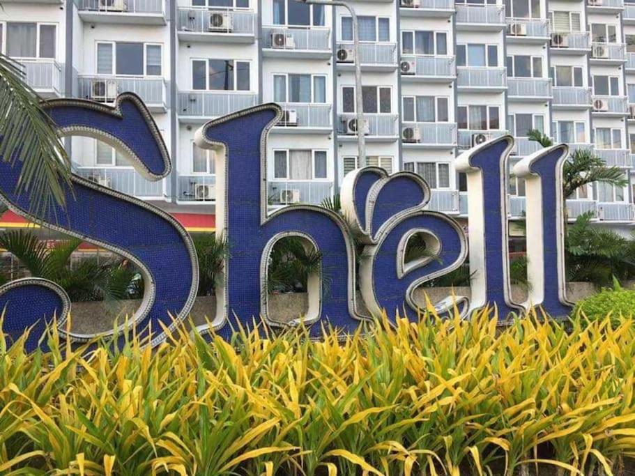 Nice and Simple 1 Bedroom in Shell Residences view 2