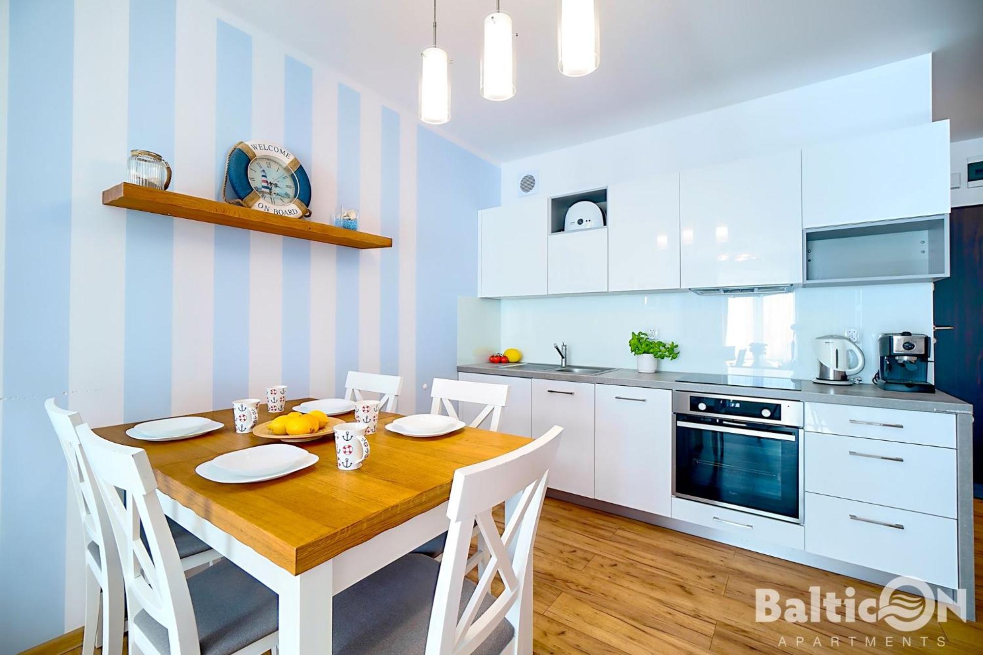 Apartamenty BalticON Polanki - Sauna, Fitness inclusive - Basen latem, Pool im Sommer
