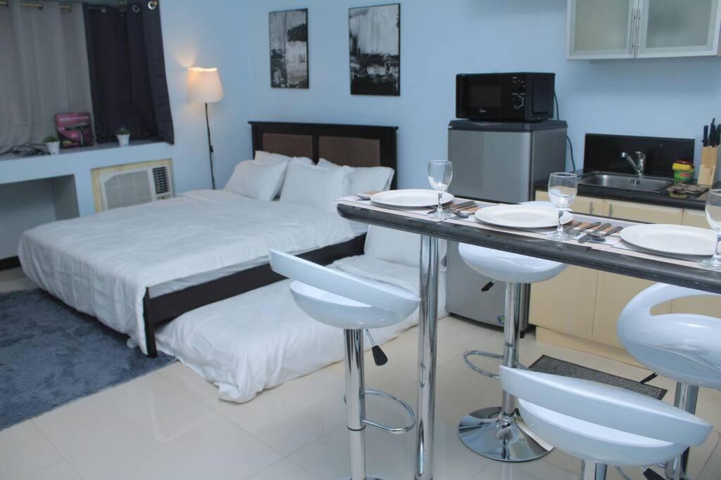 A2J Executive Studio Suite Near Venice Mall BGC view 2