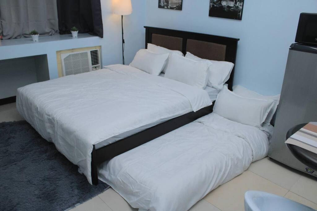 A2J Executive Studio Suite Near Venice Mall BGC view 4