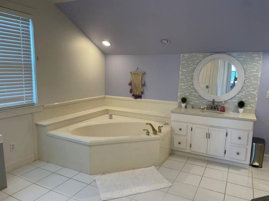 Write on the Bay, a Waterfront Retreat in Coastal Alabama view 5
