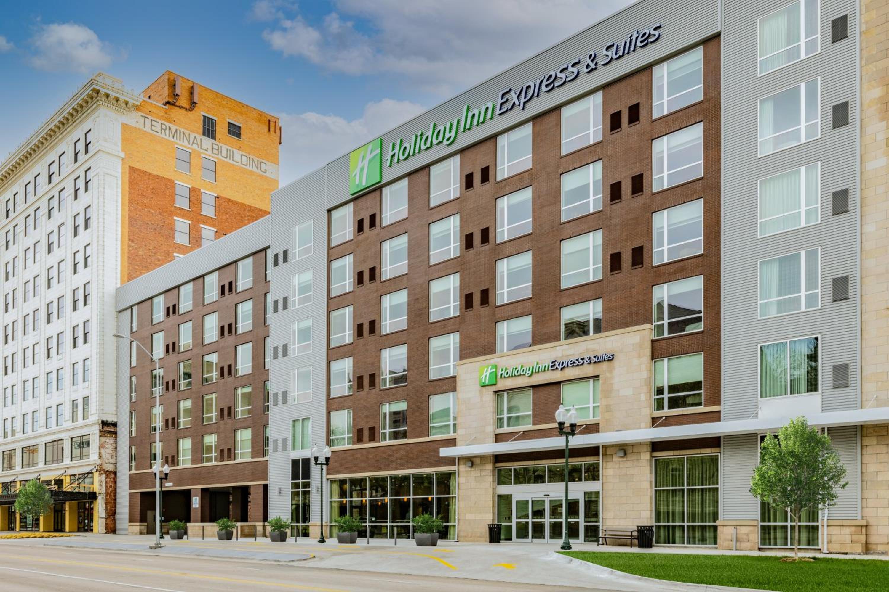 Hotel Holiday Inn Express & Suites - Lincoln Downtown , an IHG Hotel - Image 1