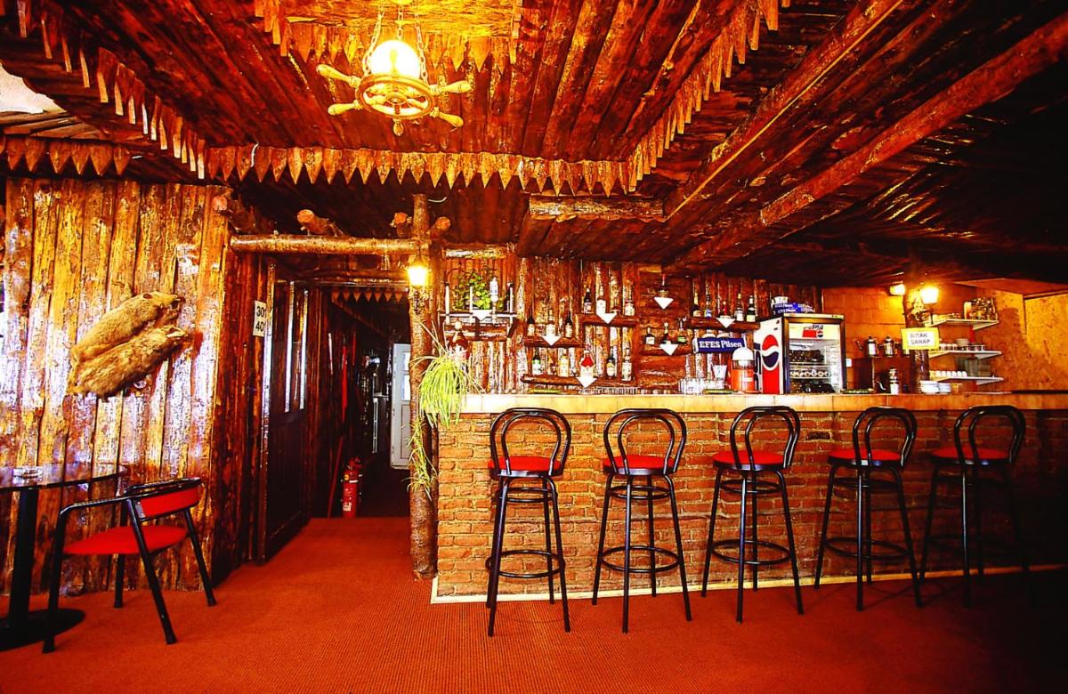 bar