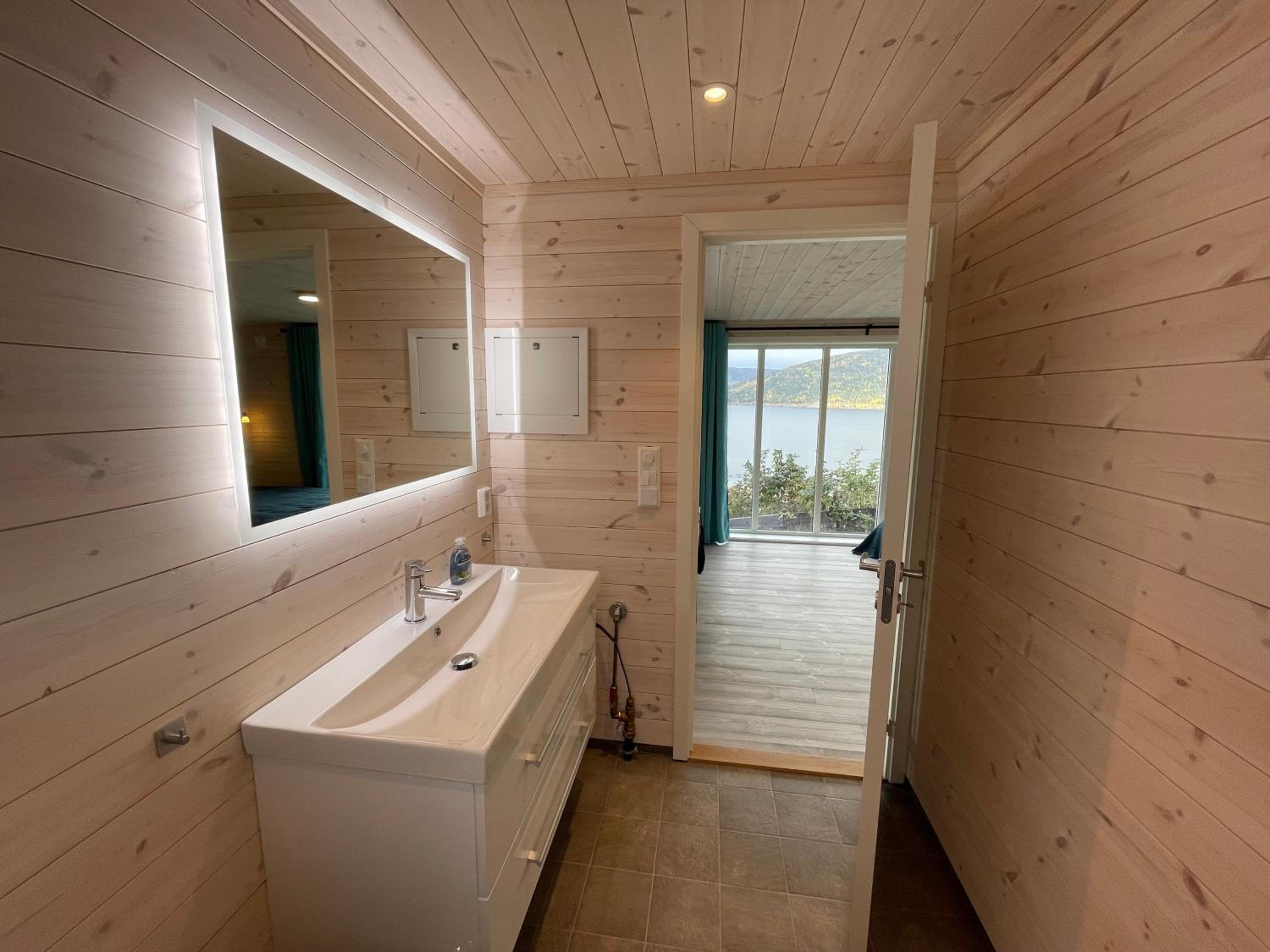 Modern cabin with panoramic view of the Nisser See