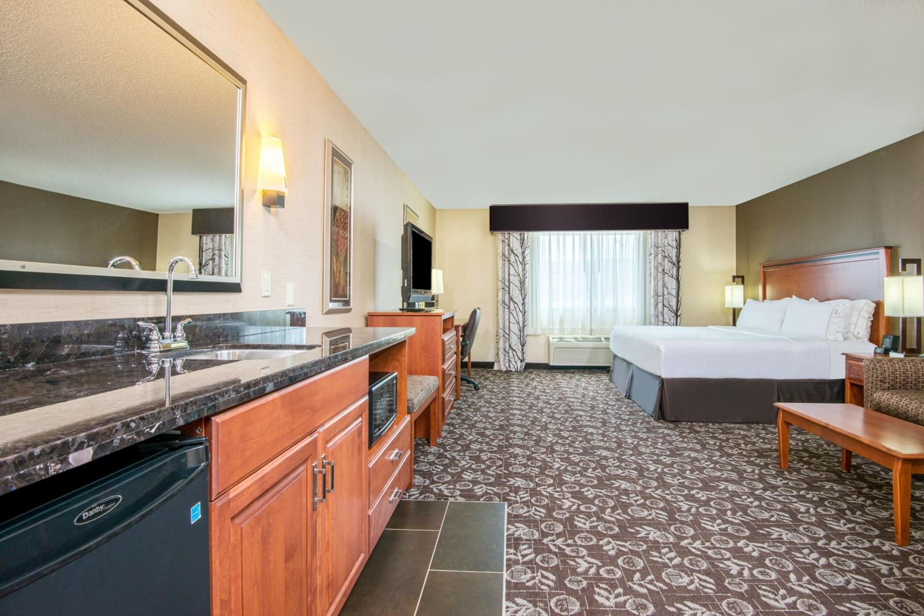 Casper Vacations - Holiday Inn Express Casper I-25, an IHG Hotel - Property Image 2