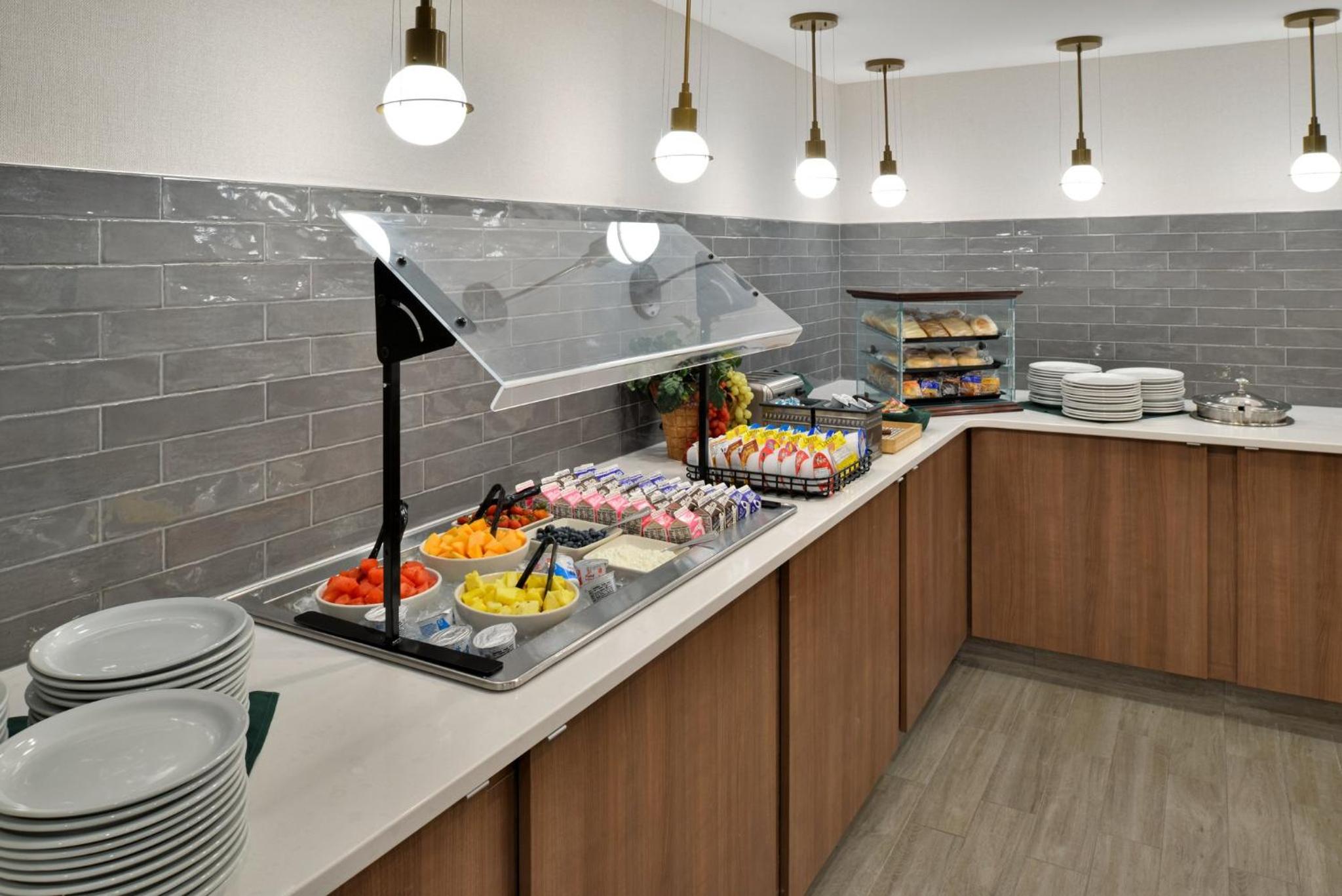 Holiday Inn Hotel Suites Overland Park-Convention Center, an IHG Hotel - Property Image 48