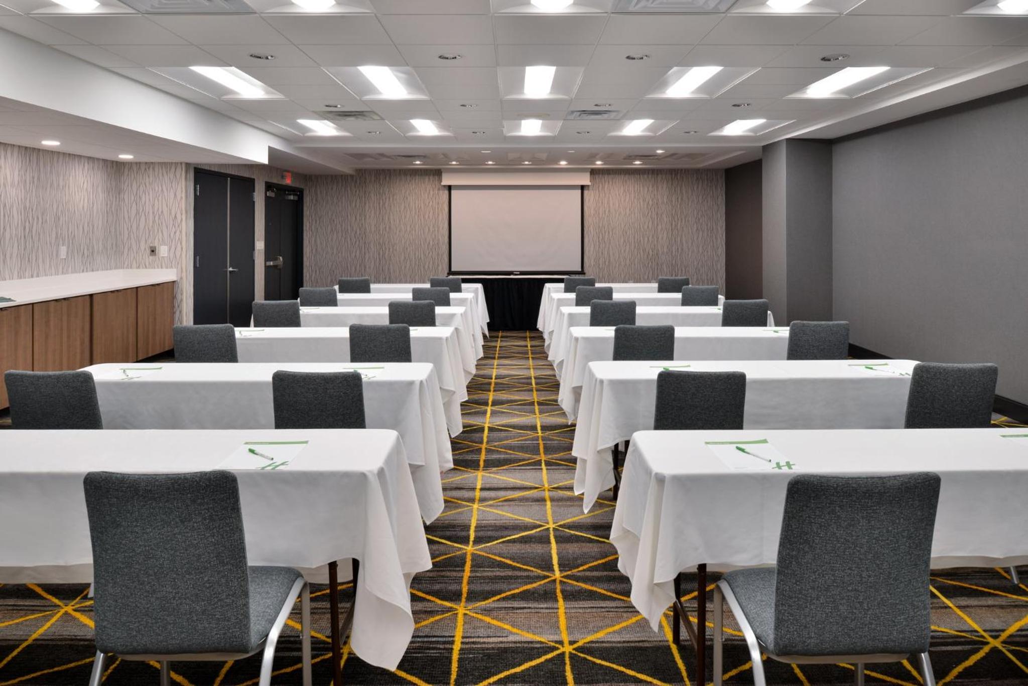 Holiday Inn Hotel Suites Overland Park-Convention Center, an IHG Hotel - Property Image 60