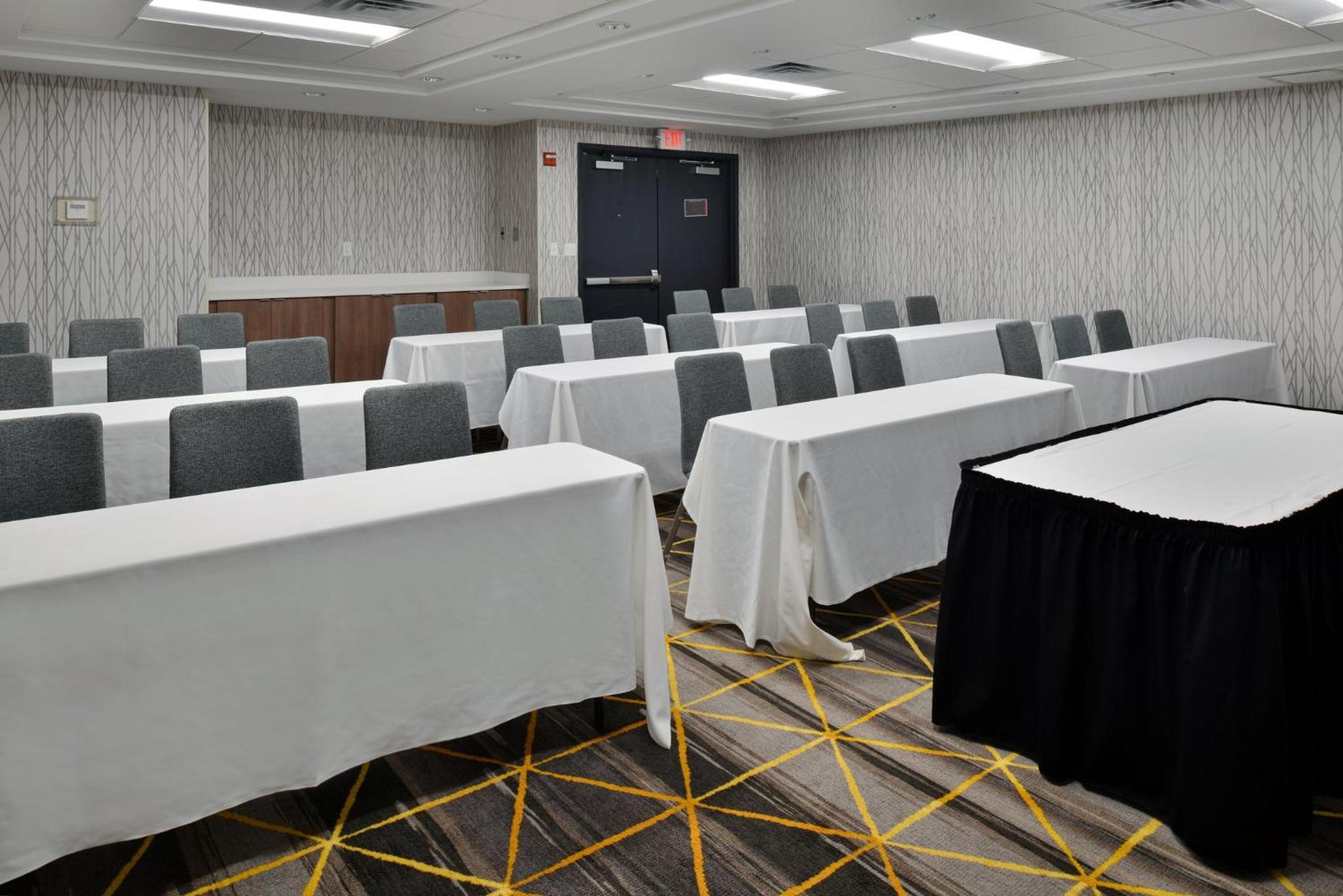 Holiday Inn Hotel Suites Overland Park-Convention Center, an IHG Hotel - Property Image 62