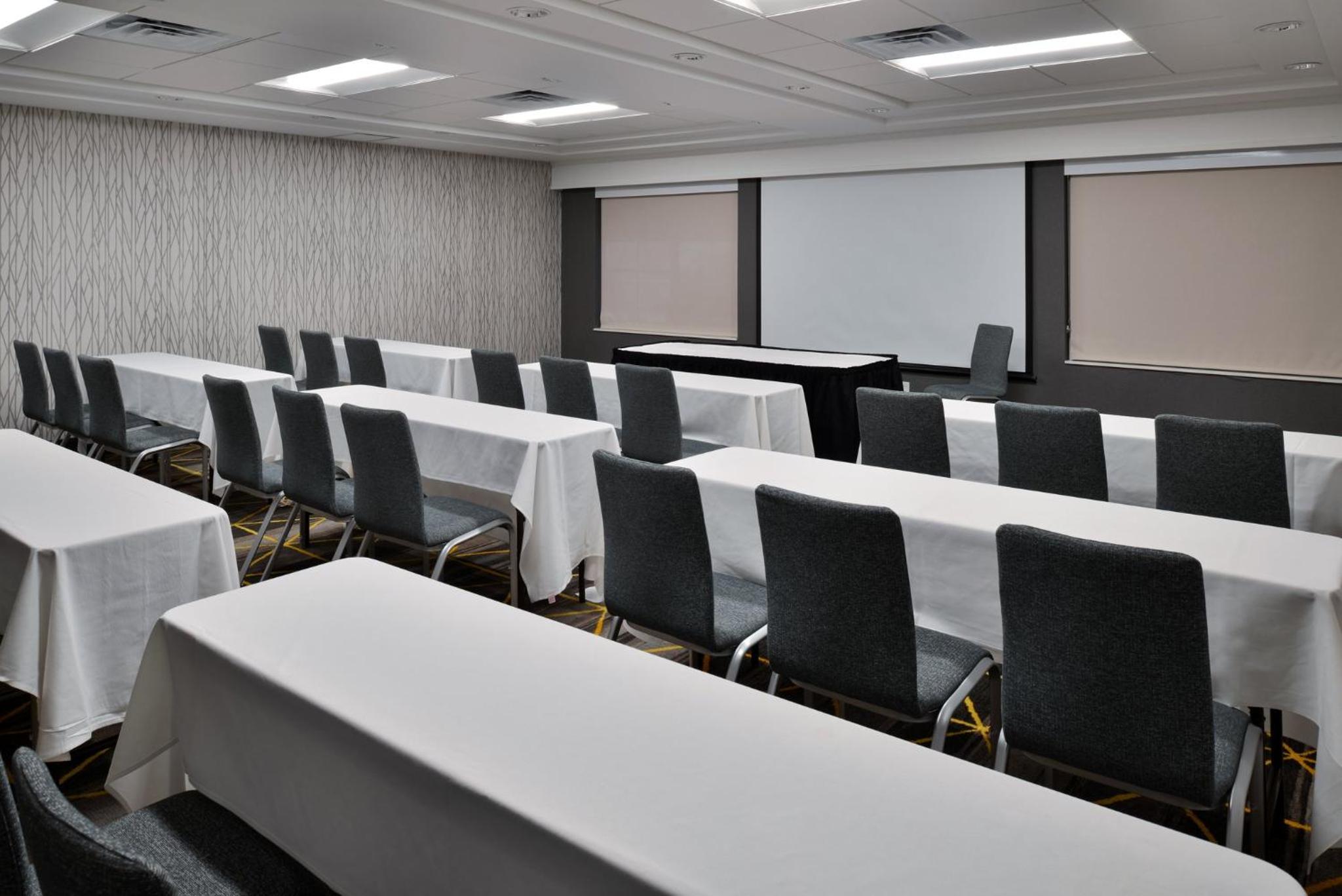 Holiday Inn Hotel Suites Overland Park-Convention Center, an IHG Hotel - Property Image 2