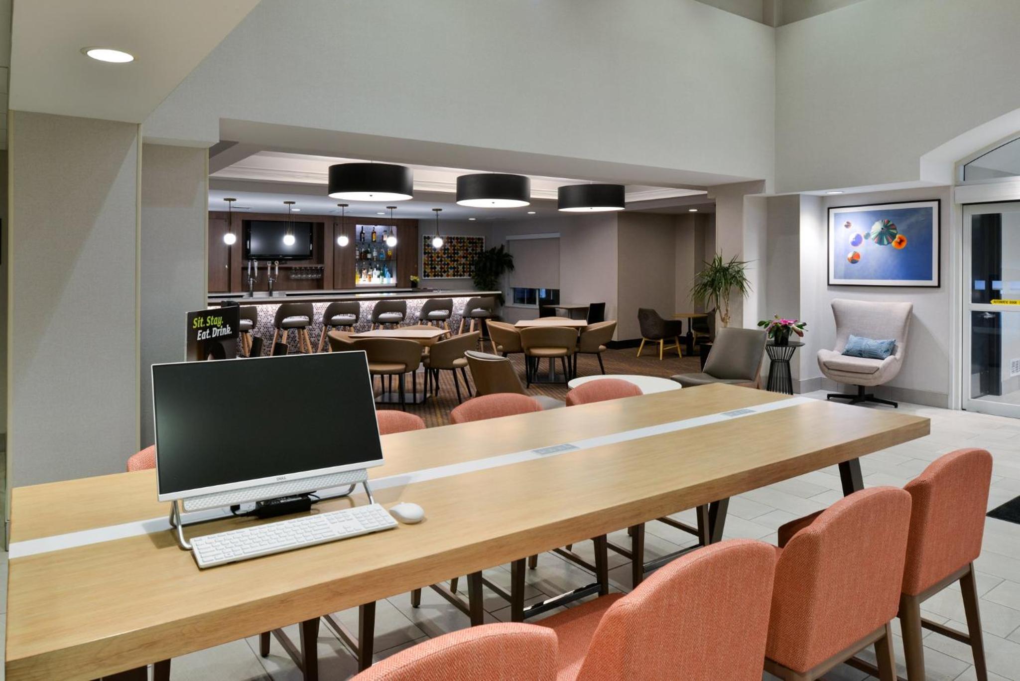 Holiday Inn Hotel Suites Overland Park-Convention Center, an IHG Hotel - Property Image 12