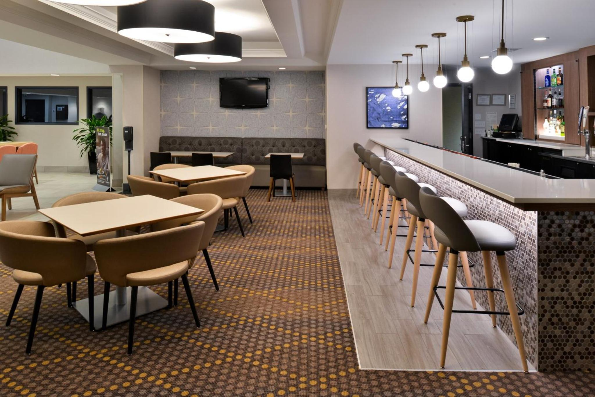 Holiday Inn Hotel Suites Overland Park-Convention Center, an IHG Hotel - Property Image 3