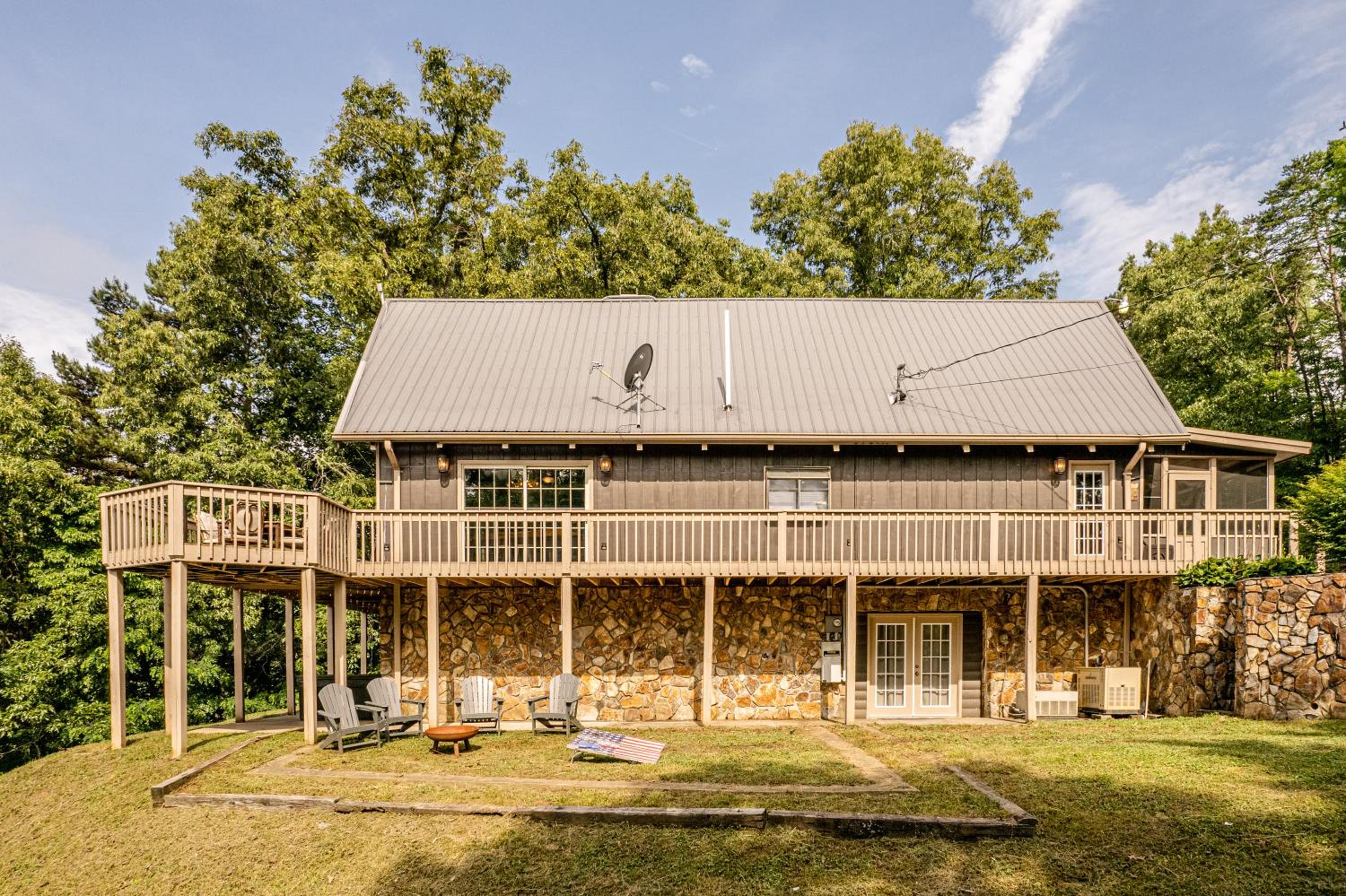 Hotel Sky Bear Lodge at Three Little Bears Retreat - Image 1