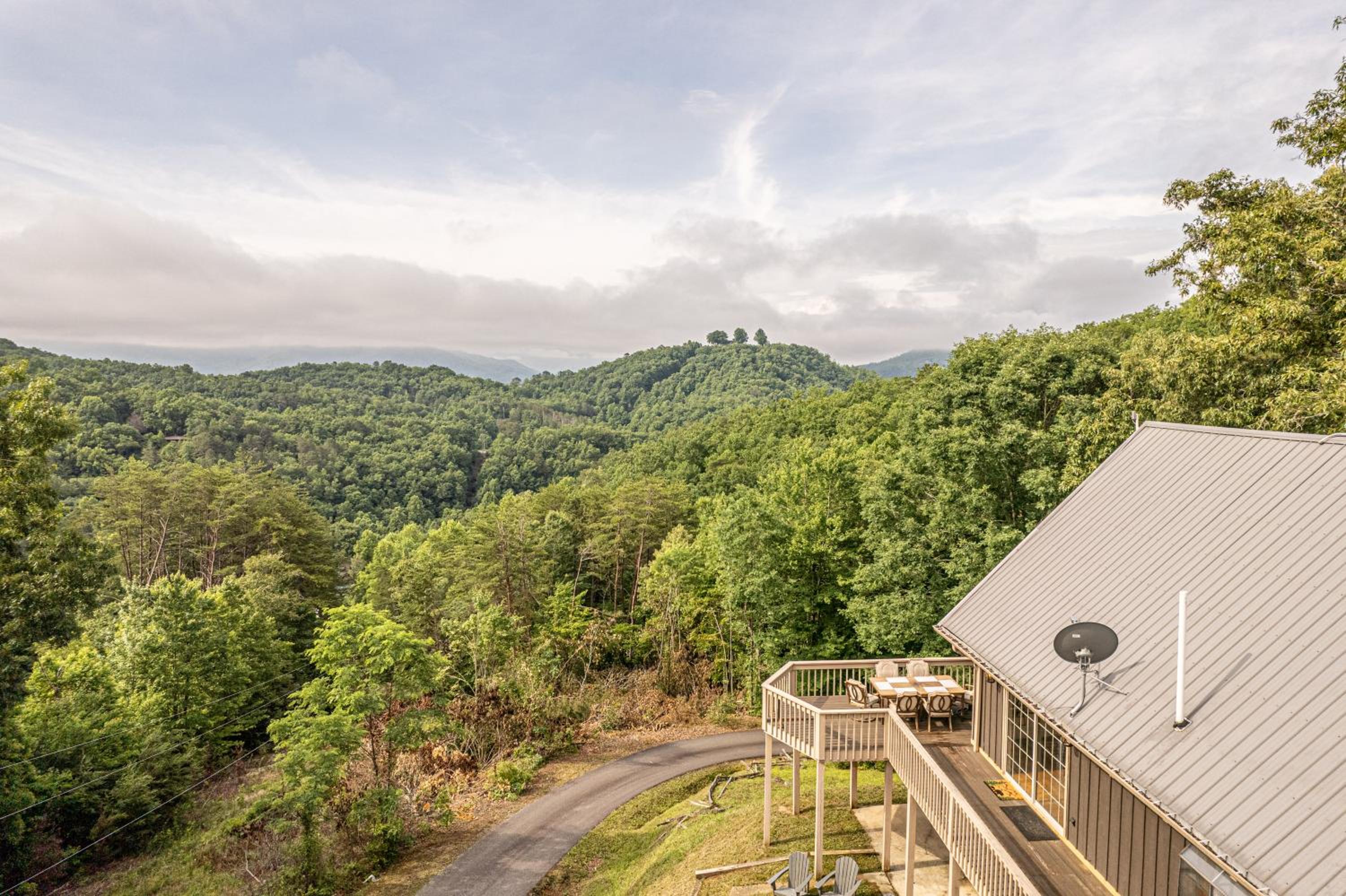 Sky Bear Lodge at Three Little Bears Retreat view 4