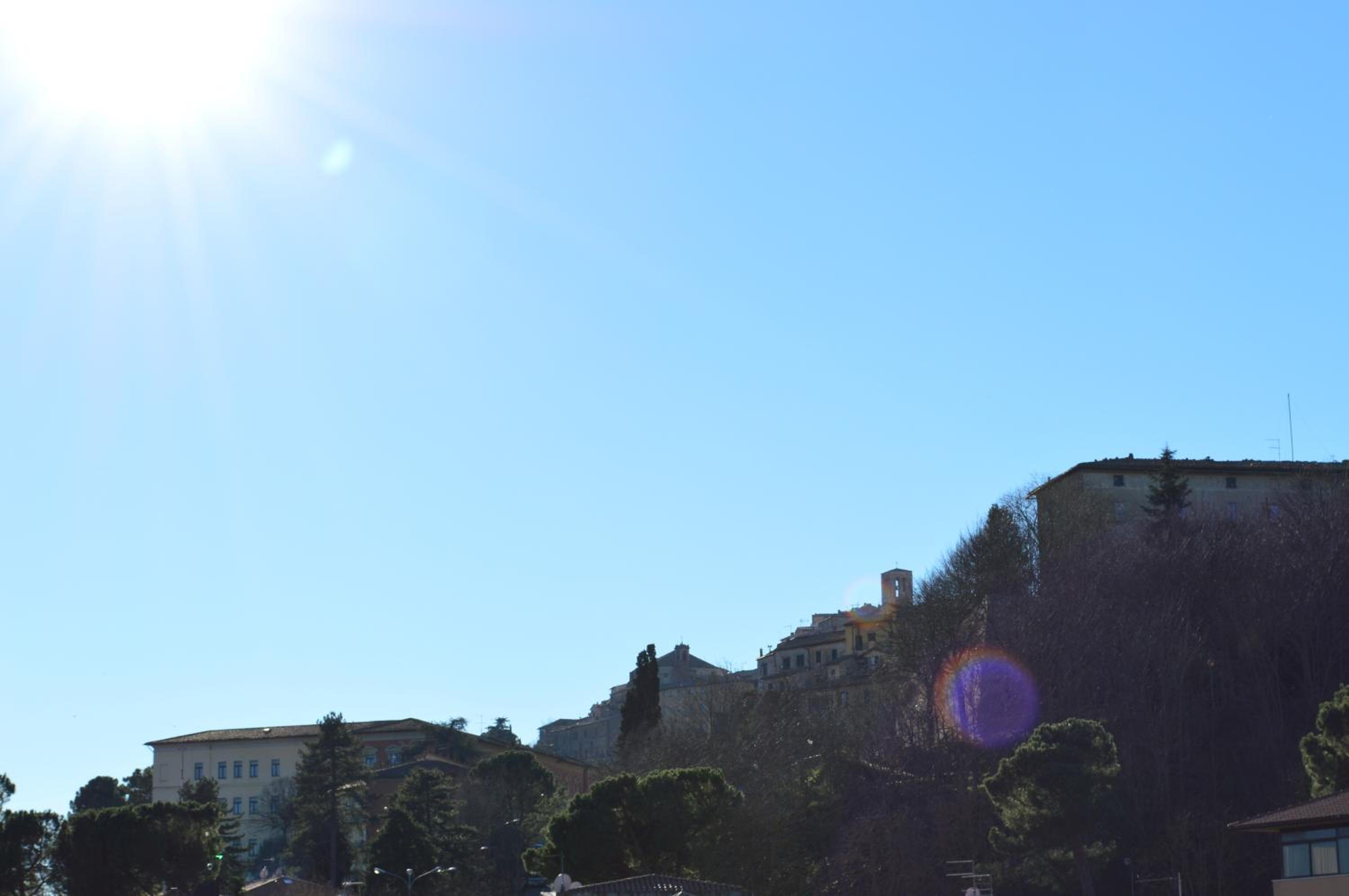 Hotel Apartment with Beautiful Sun - Image 1