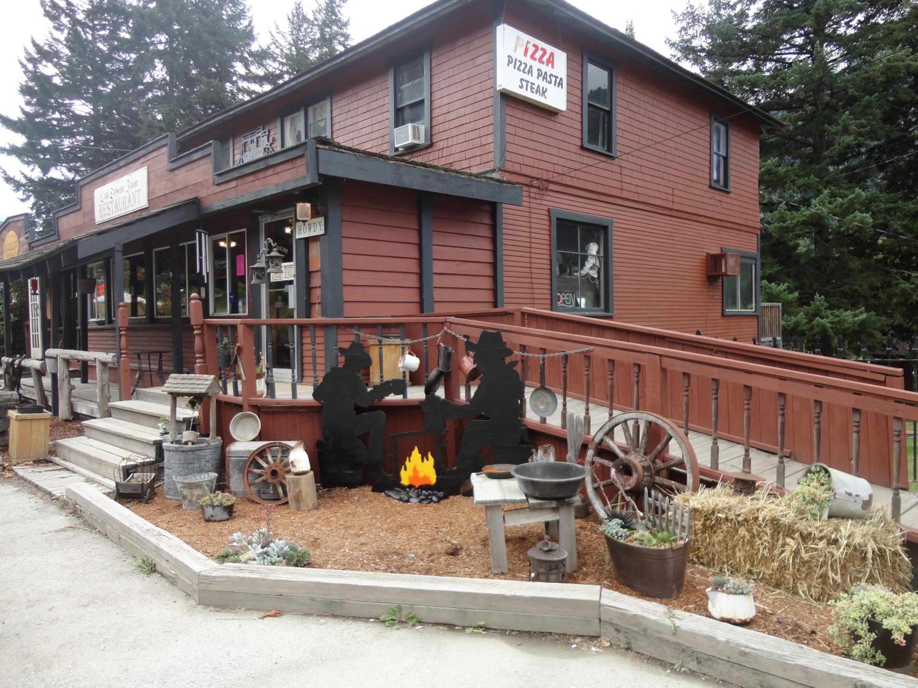 Old Towne Inne Chuckwagon Bar & Grill