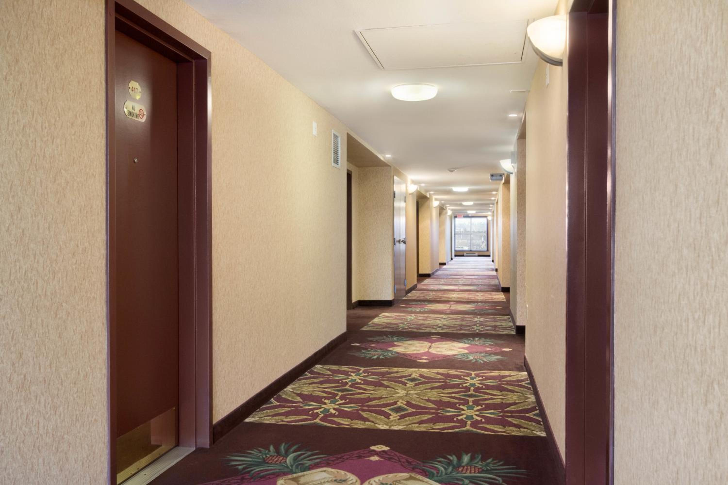 Langley Vacations - Days Inn  Suites by Wyndham Langley - Property Image 5