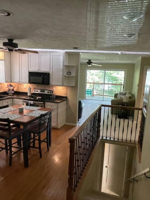Cozy, Lake Lanier property with amazing views