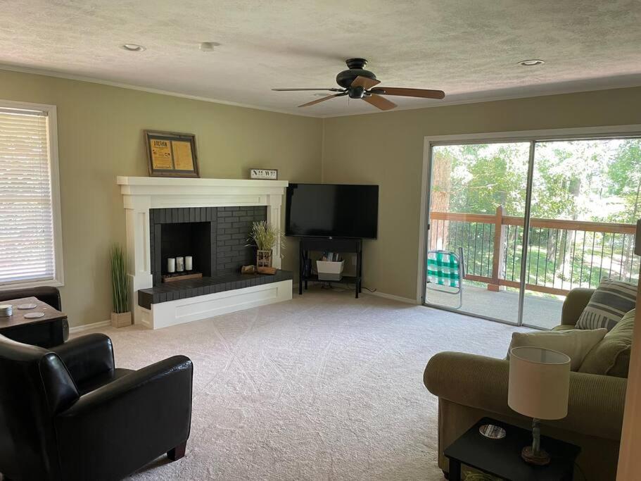 Cozy, Lake Lanier property with amazing views