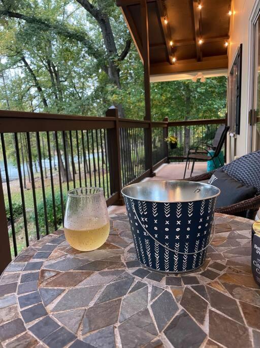 Cozy, Lake Lanier property with amazing views