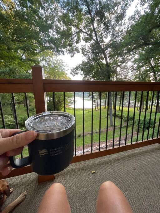 Cozy, Lake Lanier property with amazing views